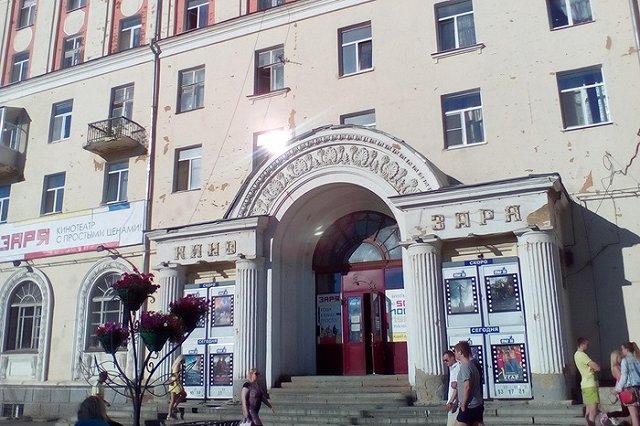 Екатеринбурженке не продали билеты в кино из-за пакета со «своей» едой