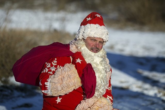 В Барнауле внук обокрал бабушку ради костюма Деда Мороза