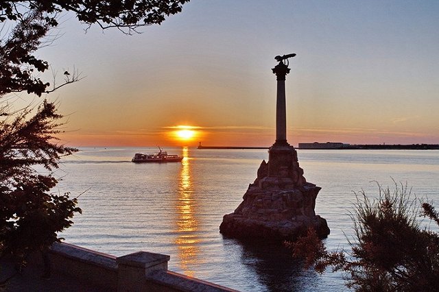 Политолог: Импульсивный Трамп способен на военный удар по Севастополю