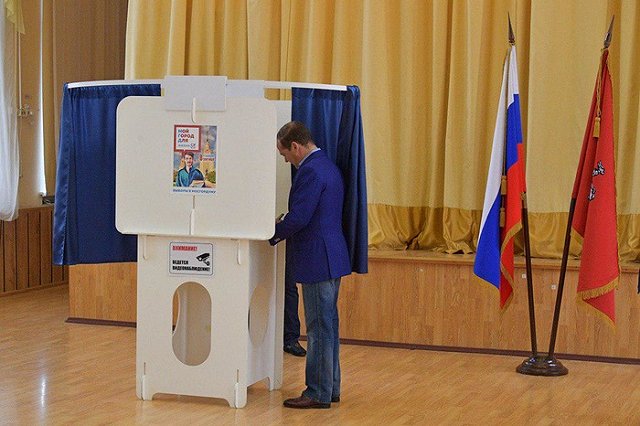 Медведев не исключил поправок в законы, допускающие 4-дневную рабочую неделю