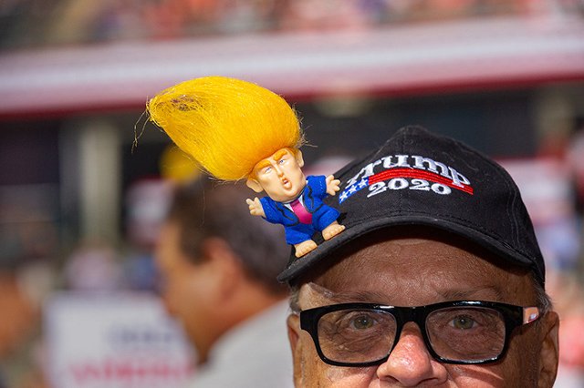 В США избили мужчину за кепку с лозунгом Трампа на русском языке