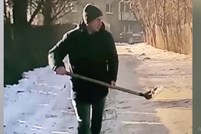 Во Втузгородке «народный мститель» подкинул кучу собачьих фекалий под дверь дома