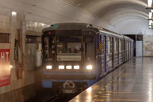 В екатеринбургском метро решили ещё на пару месяцев сохранить металлические жетоны