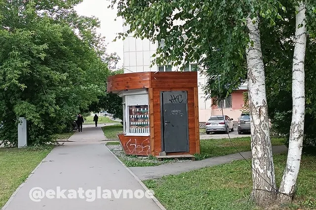 «Снесенные» в Екатеринбурге ларьки начали переезжать во дворы