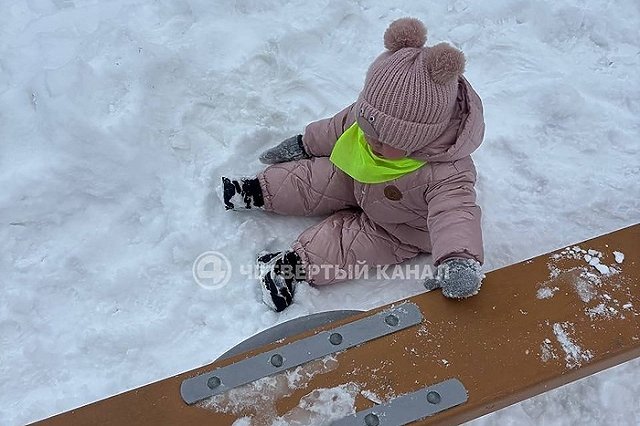 В Екатеринбурге воспитатели детсада забыли ребенка на улице