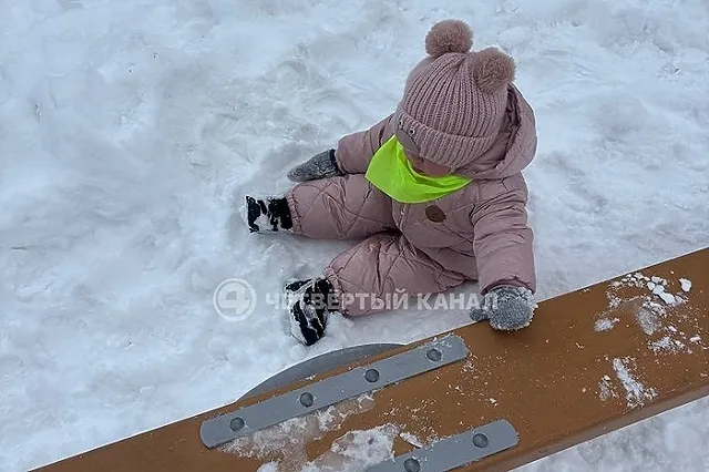 В Екатеринбурге воспитатели детсада забыли ребенка на улице