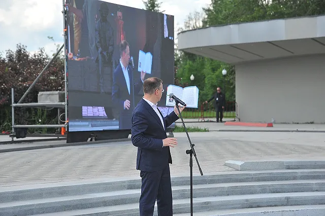 В новом учебнике по обществознанию для школьников напечатали портрет Балабанова