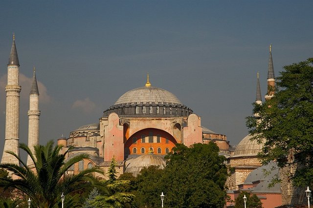 При взрыве в Стамбуле пострадали туристы