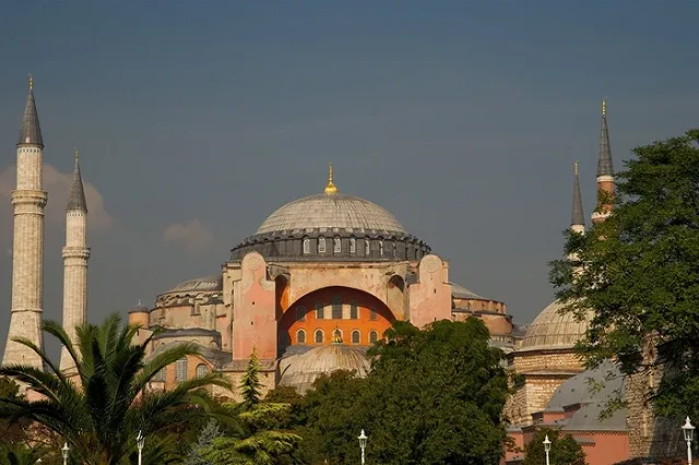 При взрыве в Стамбуле пострадали туристы