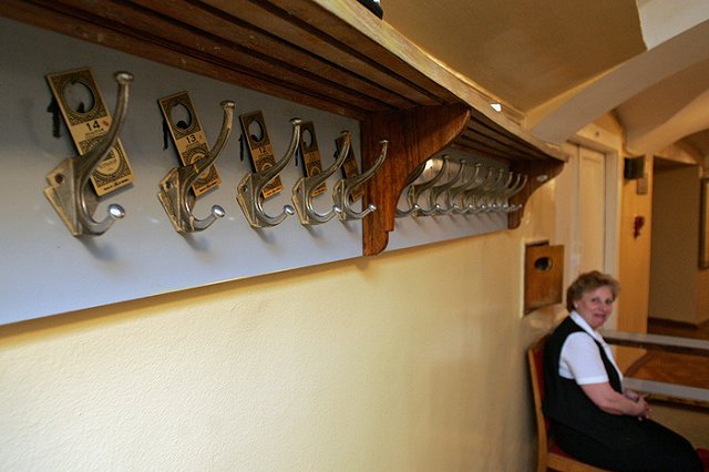 Директор 37 гимназии: «Платный гардероб — инициатива родителей школьников»