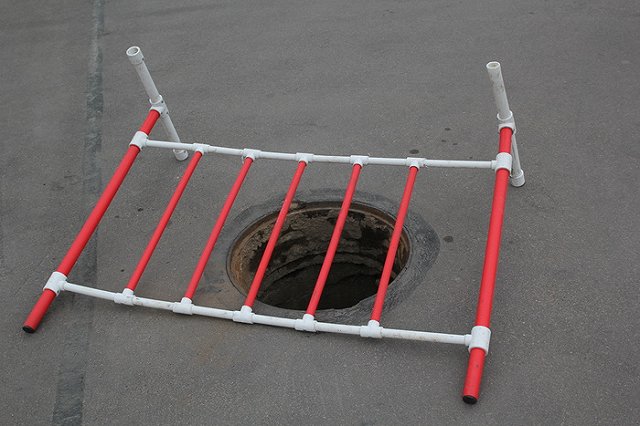 «Водоканал» заплатит екатеринбуржцу более 200 тысяч рублей за незакрытый люк