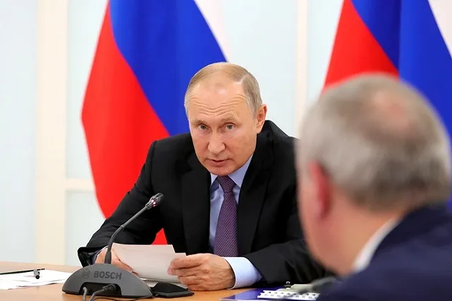 Путин уволил почти 30 генералов и полковников