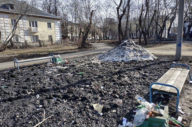 Смирнов: Региональным операторам поручено усилить контроль за своевременным вывозом мусора