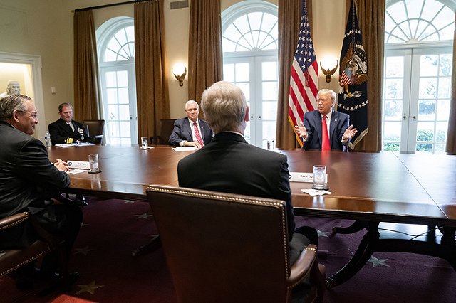 Российский военный самолет с масками и медоборудованием вылетел в США