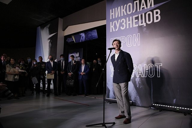 Стало известно, что делал в Екатеринбурге присутствовавший на параде Сергей Безруков