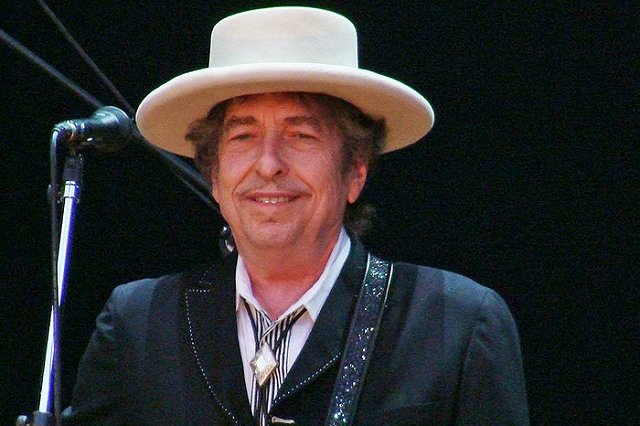 Боба Дилана обвинили в изнасиловании 12-летней девочки