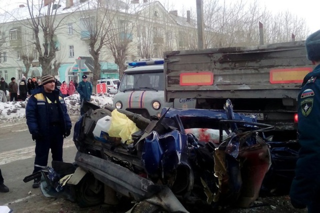 УГИБДД: Владельцы тягача, раздавившего легковушку, грубо нарушали закон