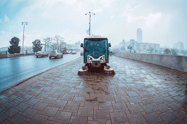 В Екатеринбурге моют, красят, ремонтируют