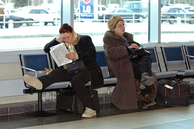 На железнодорожном вокзале Екатеринбурга в зале ожидания ограбили инвалида