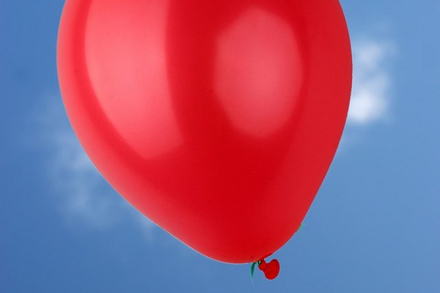 Молодежь подсаживается на новый наркотик — веселящий газ