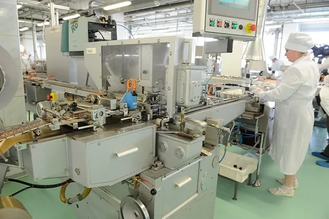 Работница кондитерской фабрики упала в чан с карамелью и умерла