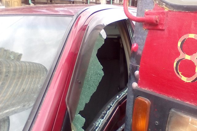 Праворульная «Тойота» угодила под трамвай на улице Радищева