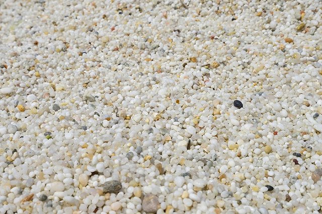 Туриста на Сардинии оштрафовали на €1 тыс. за кражу песка