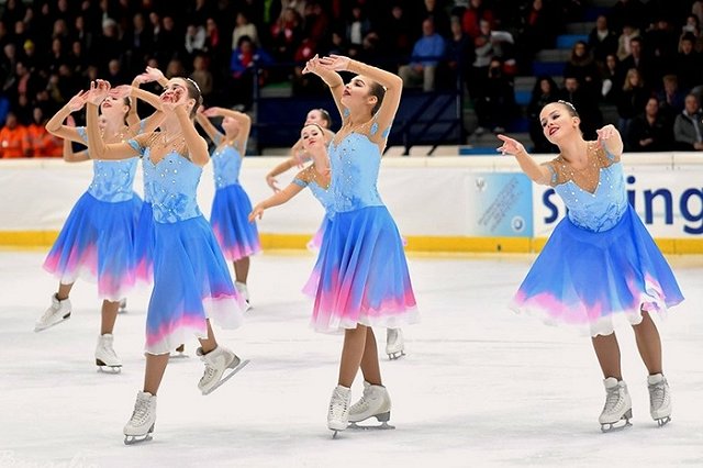 Команда «Юность» по синхронному фигурному катанию победила на Spring Cup