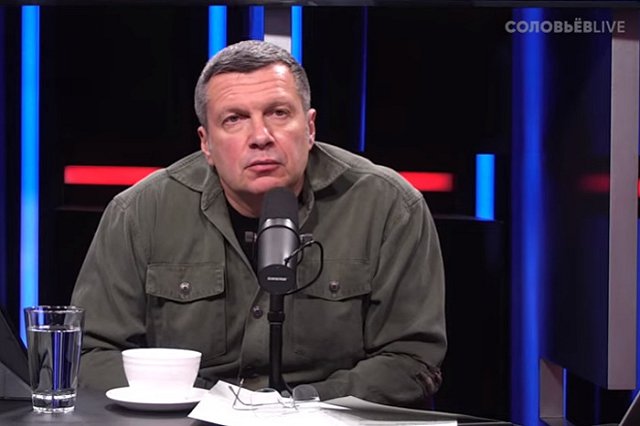 Соловьев обозвал Уткина «продажной мерзкой жирной свиньей»