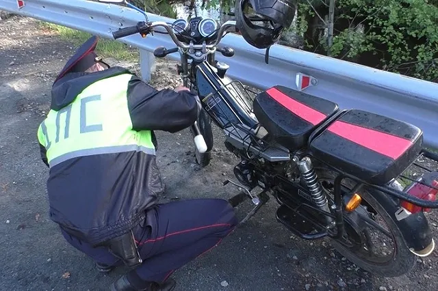 В Свердловской области в результате ДТП погиб водитель мопеда