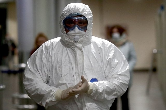 Коронавирус выявили у 8 российских туристов, прибывших на отдых в Турцию