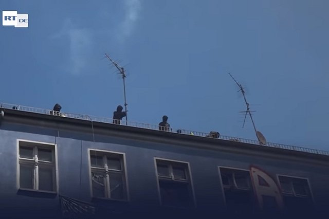 При выселении сквота в Берлине ранения получили несколько десятков полицейских