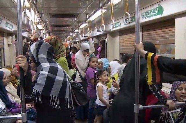 Египетская художница присвоила себе авторство работ россиянина и разместила в метро Каира