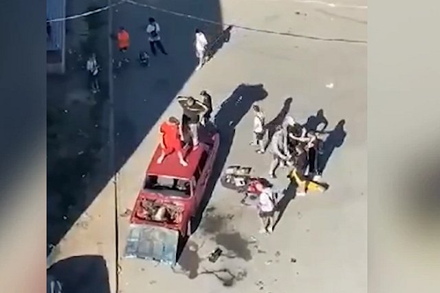 В Екатеринбурге подростки регулярно разрушают одну и ту же машину