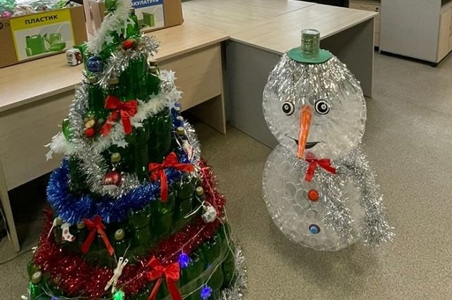 Новогодняя елка от ЕМУП «Спецавтобаза» признана лучшей из офисных в Екатеринбурге