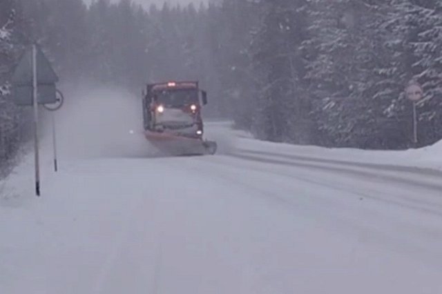 Свердловскую область завалило снегом