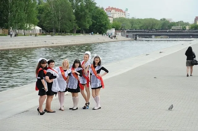 «Есть приказ»: в Академическом запретили иностранные песни на Последнем звонке