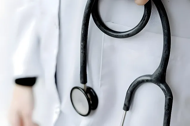 Свердловчанка, потерявшая сына, засудила врачей, которые на диспансеризации не заметили у него рак