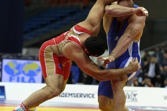 На юношеском чемпионате России по вольной борьбе произошла массовая драка