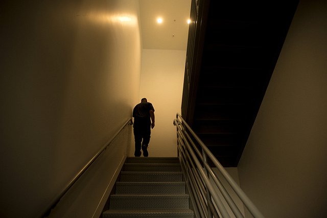 Ходьба по лестнице бодрит сильнее, чем кофе