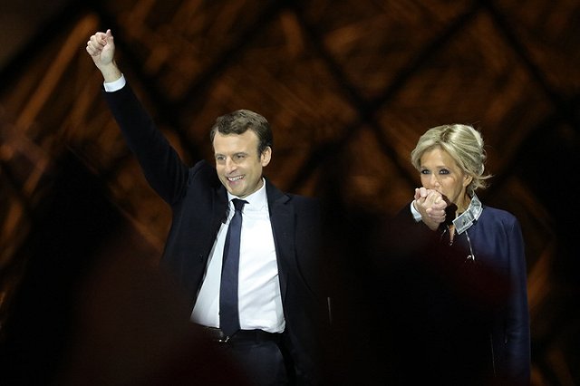 «Лучший способ накопить на костюм — работать»: 10 фактов о Макроне