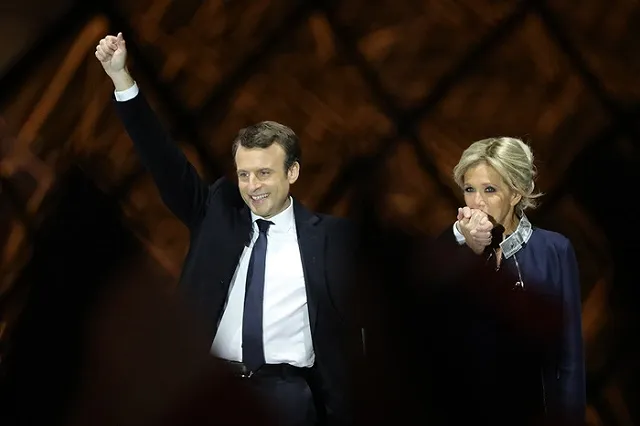 «Лучший способ накопить на костюм — работать»: 10 фактов о Макроне