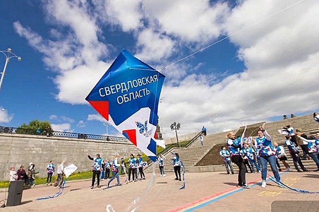 В Историческом сквере волонтеры запустили в небо 22 «цифровых» воздушных змея