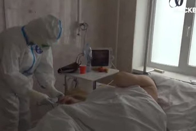 Роспотребнадзор согласился отменить противочумные костюмы в «красной зоне»