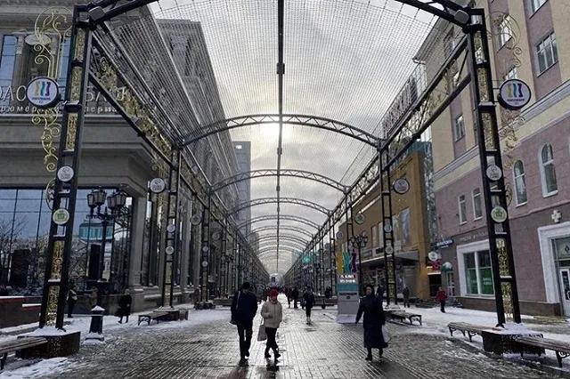 На улице в центре Екатеринбурга поснимали все фонари