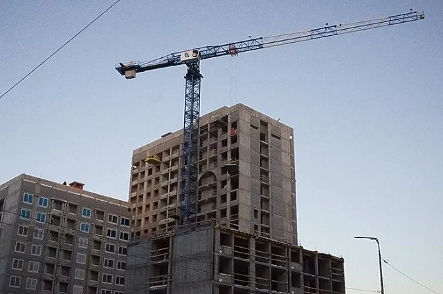 Екатеринбуржцы испугались обрушения здания из-за ремонта на первом этаже