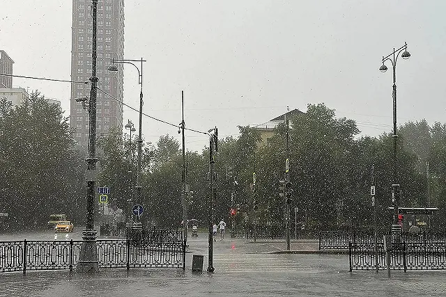 Екатеринбургские улицы затопило после проливного дождя