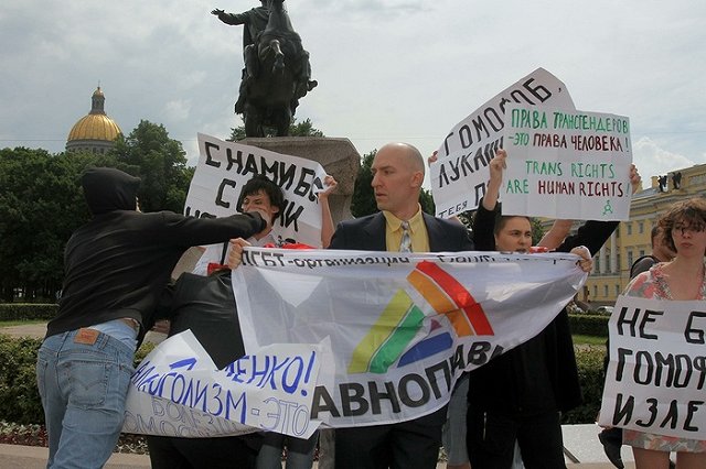 В «Единой России» извинились за назвавшего журналистку «гармажоповой» депутата