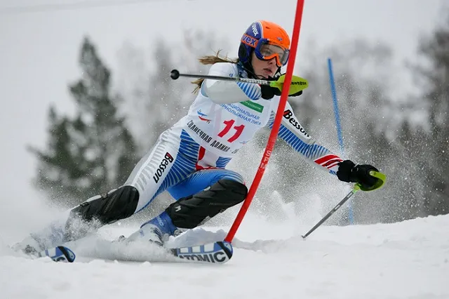 Сломавшая позвоночник на ОИ в Сочи фристайлистка Комиссарова родила сына