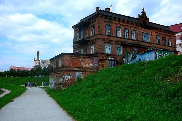 Начался демонтаж дома купца Чувильдина, известного в народе как «косой дом»